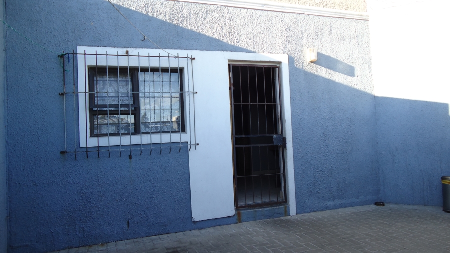 8 Bedroom Property for Sale in Belhar Western Cape